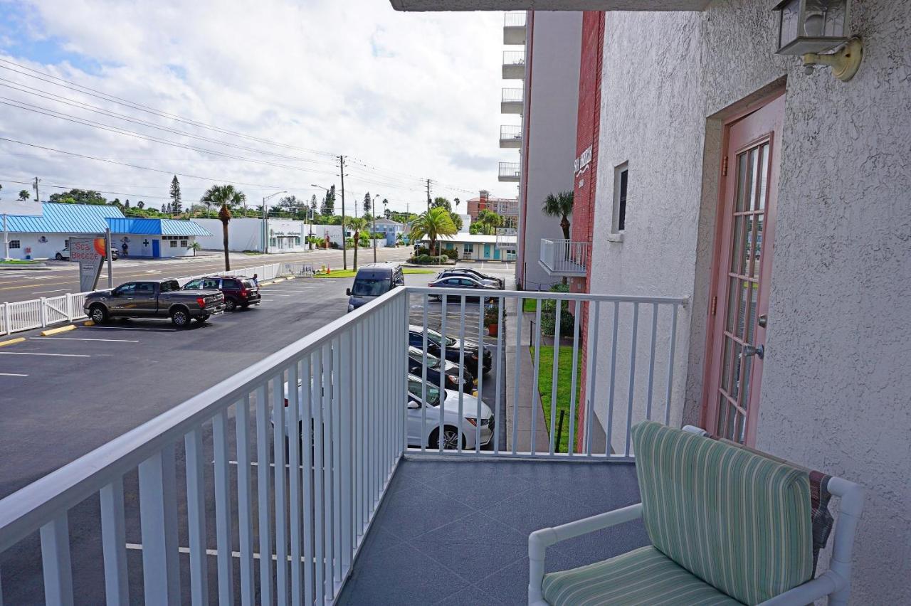 Sea Breeze Resort By Travel Resort Services Madeira Beach Exterior foto